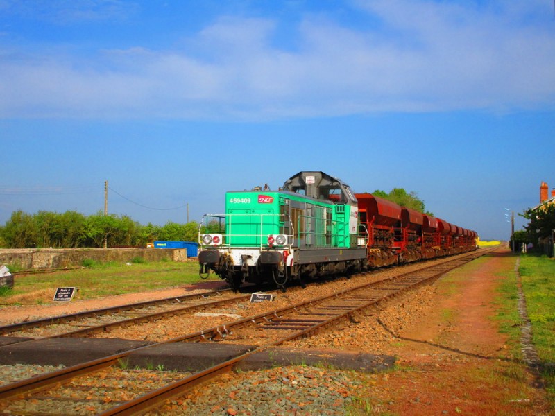 (45) BB 469409 INFRA Dijon Perrigny + 10 trémies Uas + BB 66914 Chalindrey.jpg (209.67 Kio) Vu 5425 fois (45) BB 469409 INFRA Dijon Perrigny + 10 trémies Uas + BB 66914 Chalindrey.jpg