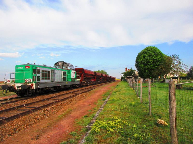 (44) BB 469409 INFRA Dijon Perrigny + 10 trémies Uas + BB 66914 Chalindrey.jpg (229.12 Kio) Vu 5206 fois (44) BB 469409 INFRA Dijon Perrigny + 10 trémies Uas + BB 66914 Chalindrey.jpg