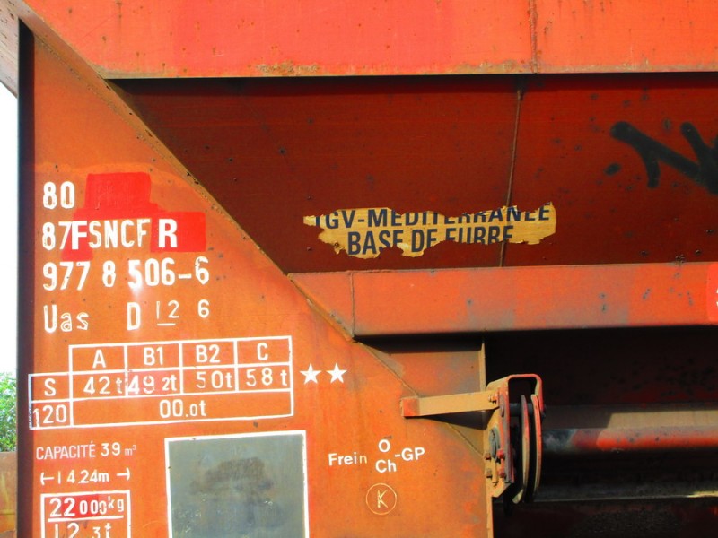 (62)  Détail côté ex-BV Trémie Uas 80 87 F-SNCFR 977 8 506 -6.jpg