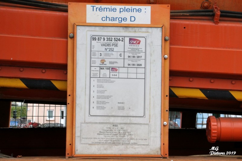 99 87 9 352 524-2 VAD 85 PSE (2019-06-15 Saint-Sulpice-Laurière) Colas Rail n°252 (6).jpg