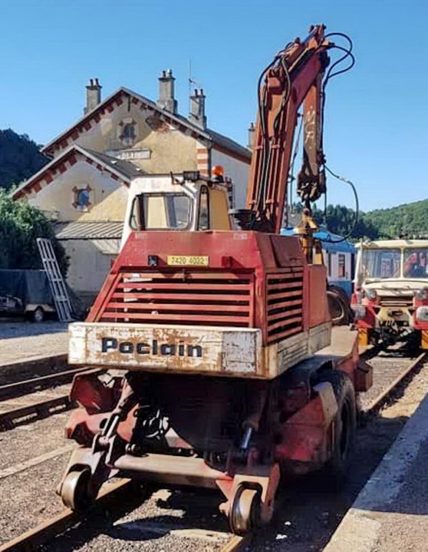 Pelle RR Poclain (2019-07-00 Bort-les-Orques)(2).jpg