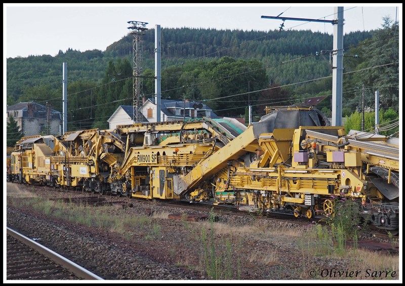 Train de  Dégarnissage à Saint-Sulpice Laurière (4).jpg