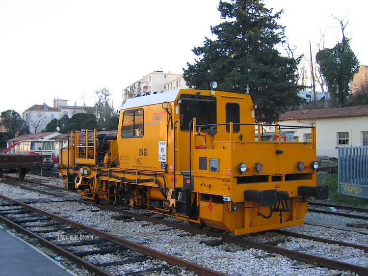 13 Aix-en-P._EMV 97 9 320 stationné en gare.jpg