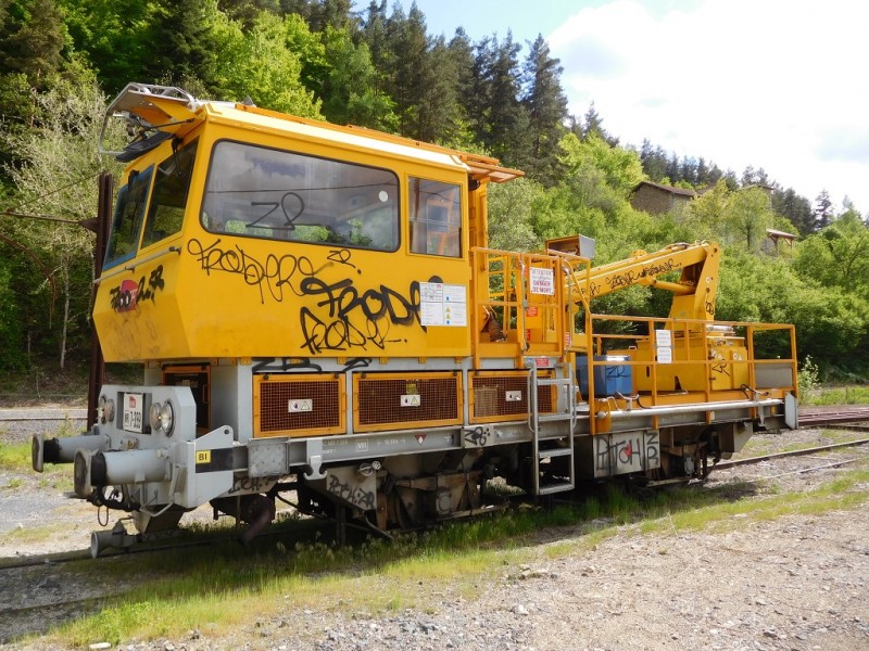 EMC - 99 87 9 636 009-2 SNCF MR à Chapeauroux 26-05-2019 (1).JPG