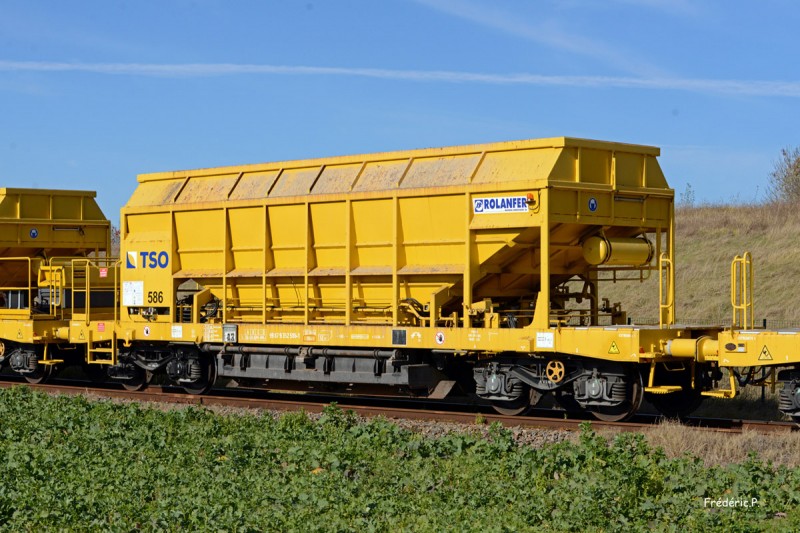 99 87 935 2 586-1 Joué-lès-Tours04 121121.jpg