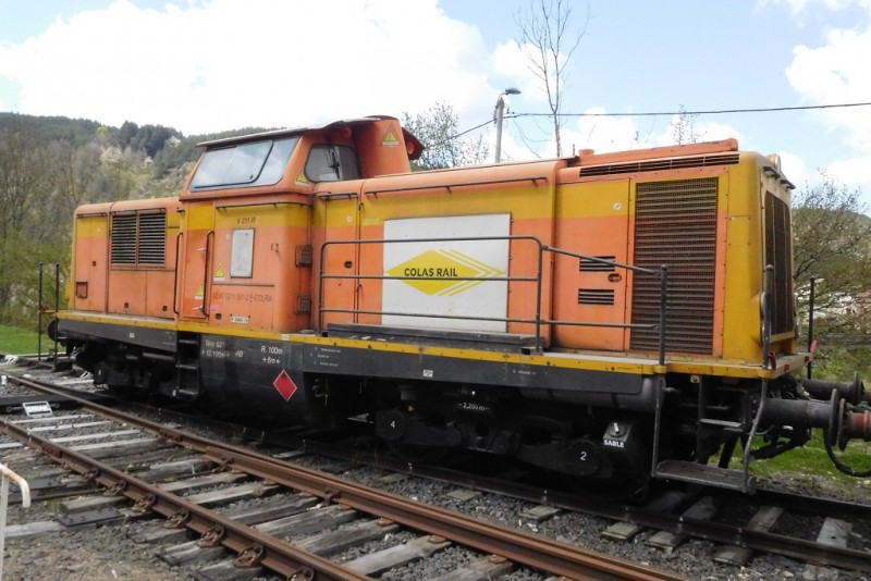 V211R - 99 87 0 211 061-2 - Colas Rail (ex 182 546-1) Chapeauroux 04-2022 (2).JPG