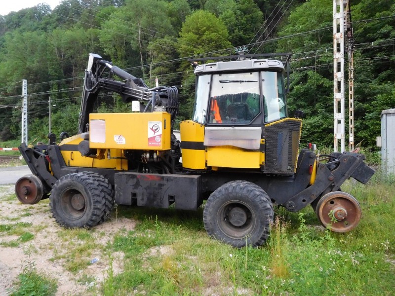 UNAC 300 RR U853 - LA LIGNE DU TEMPS PAYASAGE St-Rambert-en-Bugey 06-2021 (1).JPG