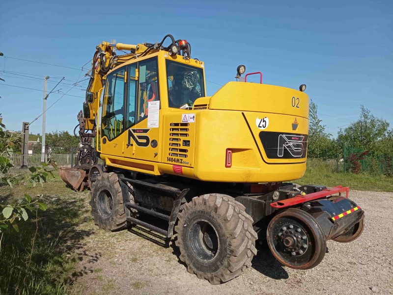 Pelle RR Terex 1404MZ NS Rail 02 mai24 Châtel-min.jpg