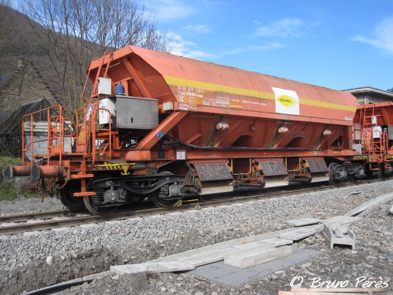 Fanps - 33 87 677 1 529-9 - Colas Rail (1) (light).JPG