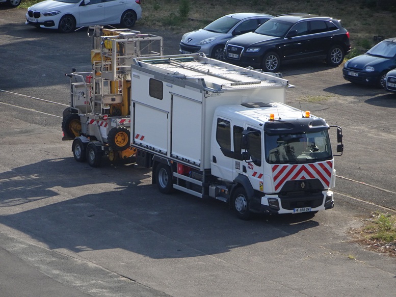 DSC05112R.jpg