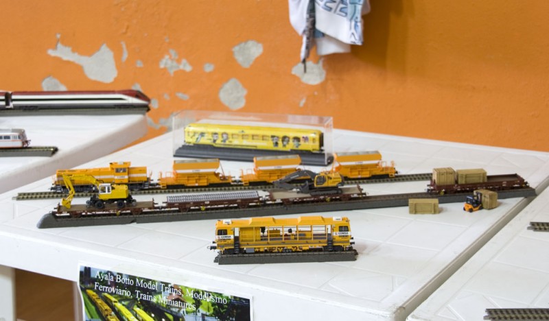 Plasser Theurer DGS 62 N COMSA - Kibri 16070 - 22.jpg