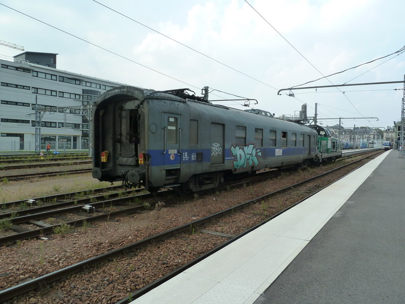 80 87 979 0 401-4 Uas (2013-08-28 gare de Tours) + 69416 (1).jpg