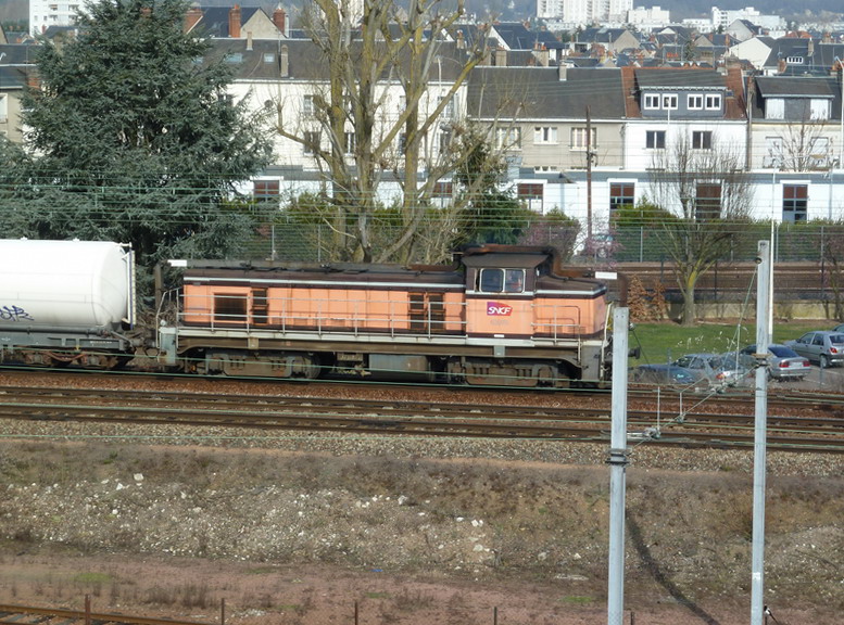 63979 (2011-03-09 Tours) Livrée Arzens Infra sans logo Train désherbeur.JPG