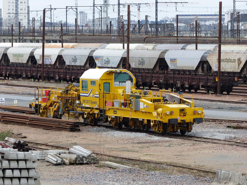 SSP 230 T Dynamie 99 87 9 125 524-8 E.Génie (2014-03-02 base Infra-SNCF St Pierre des Corps) (1).jpg