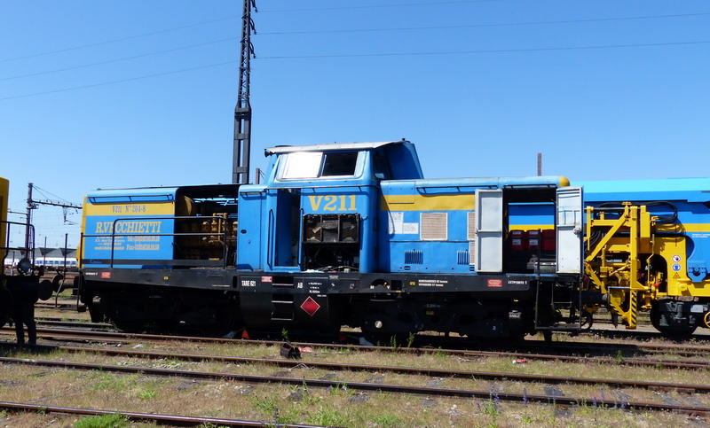 V211 N°204-8 - 99 87 9 182 579-2 (2014-05-15 St Pierre des Corps) (1).jpg