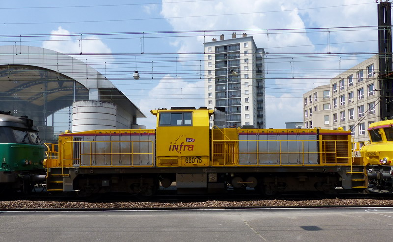 60175 (2014-06-18 gare de St Pierre des Corps) + 67410 + 22288 (2).jpg