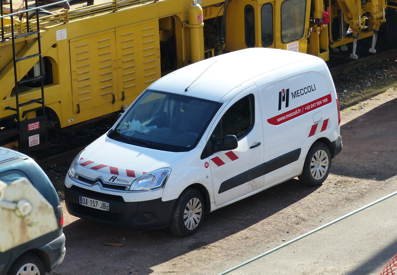 147 Citroên Berlingo DA-157-JB (2015-03-05 Tours) (1).jpg