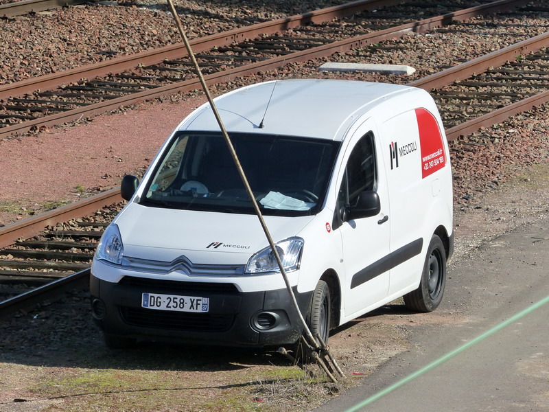156 Citroên Berlingo DG-258-XF (2015-03-12 Tours) (1).jpg