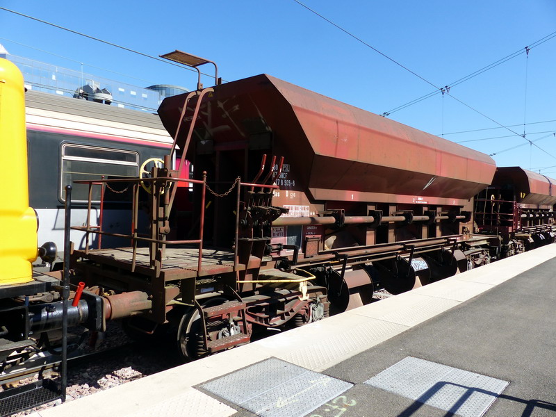 80 87 977 8 505-8 Uas D12 6 SNCF-PSL (2015-04-08 Tours) (1).jpg