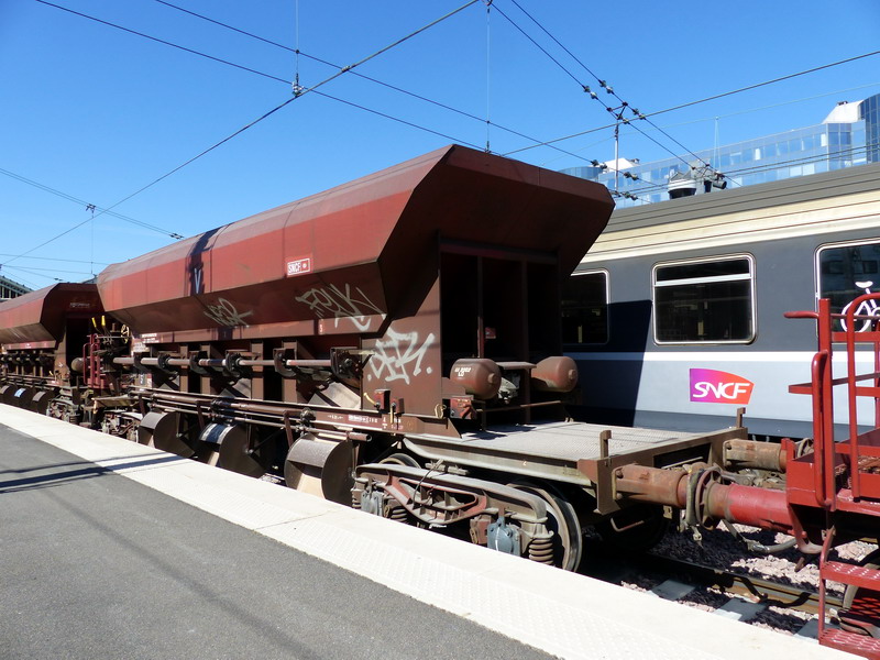 80 87 977 7 819-4 Uas D12 6 SNCF-PSL (2015-04-08 Tours) (3).jpg