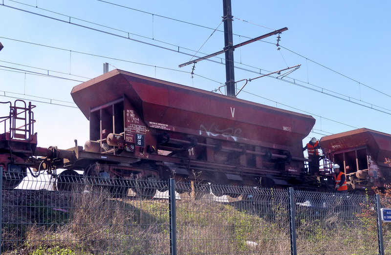 80 87 977 7 819-4 Uas D12 6 SNCF-PSL (2015-04-08 Tours) (5).jpg