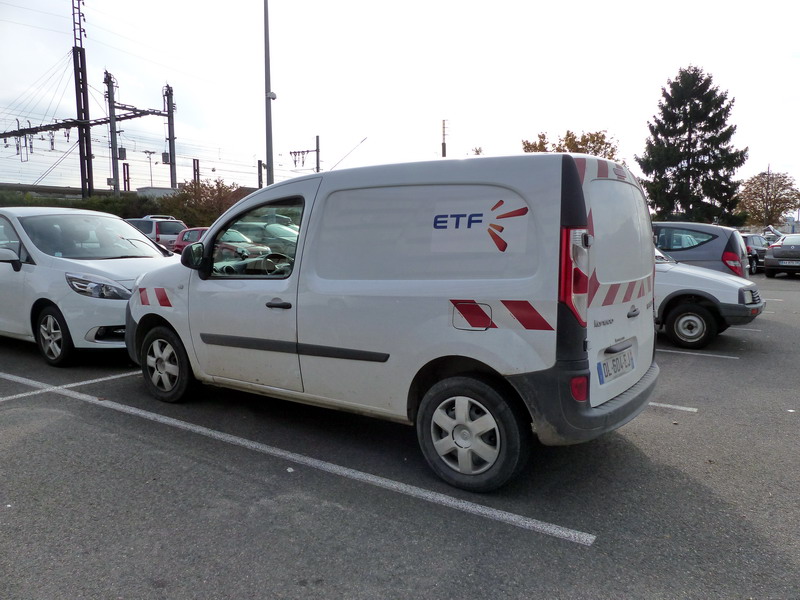 Renault Kangoo DL-604-EJ (2015-10-24 SPDC) (2).jpg