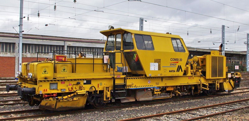 99 87 9 128 055-0  Combi 20 n°20005 (2012-11-26 gare de St Quentin 02) SNCF-AM ex 9.353 (4).jpg