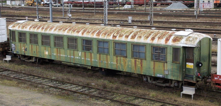 80 87 979 1 182-8 Uas H70 0 F SNCF-AM (2013-02-20gare de Tergnier) (10).jpg