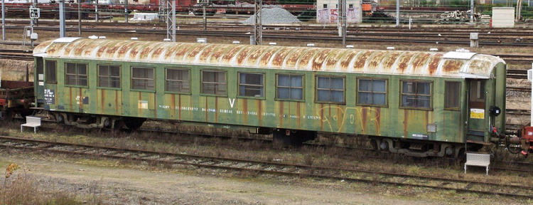 80 87 979 1 182-8 Uas H70 0 F SNCF-AM (2013-02-20gare de Tergnier) (8).jpg