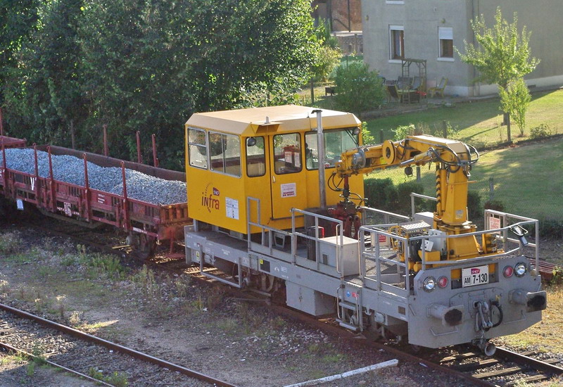 99 87 9 285 230-8 (2012-09-15 gare de Tergnier 02) DU 84 C AM 7.130 (1).jpg