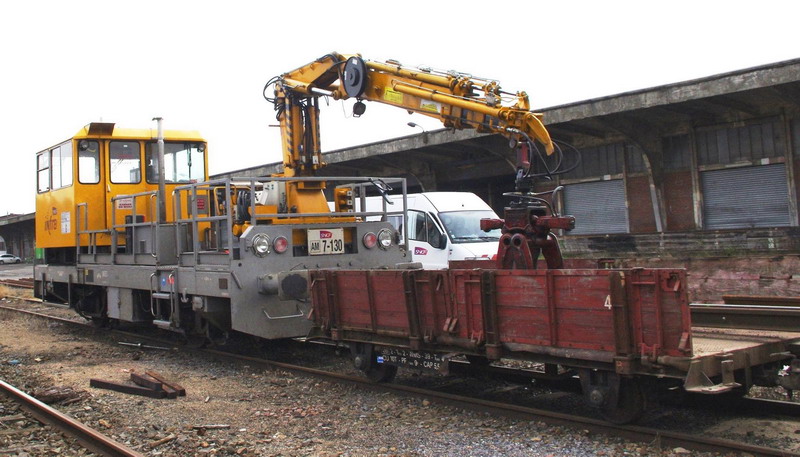 99 87 9 285 230-8 (2012-11-26 gare de St Quentin 02) DU 84 C AM 7.130 (10).jpg