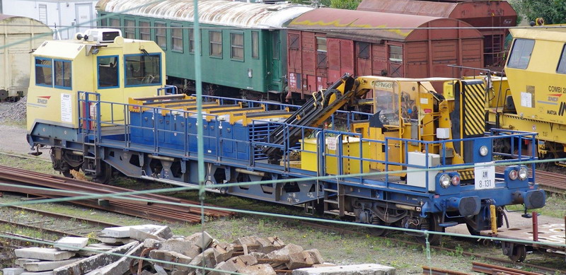 99 87 9 185 421-4 (2013-10-20 gare de Tergnier) DU 84 B 8-131 SNCF-AM (8).jpg