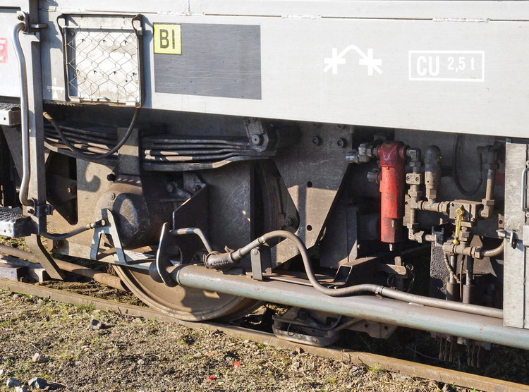 99 87 9 285 230-8 (2013-03-20 gare de Tergnier 02) DU 84 C AM 7.130 (9).jpg