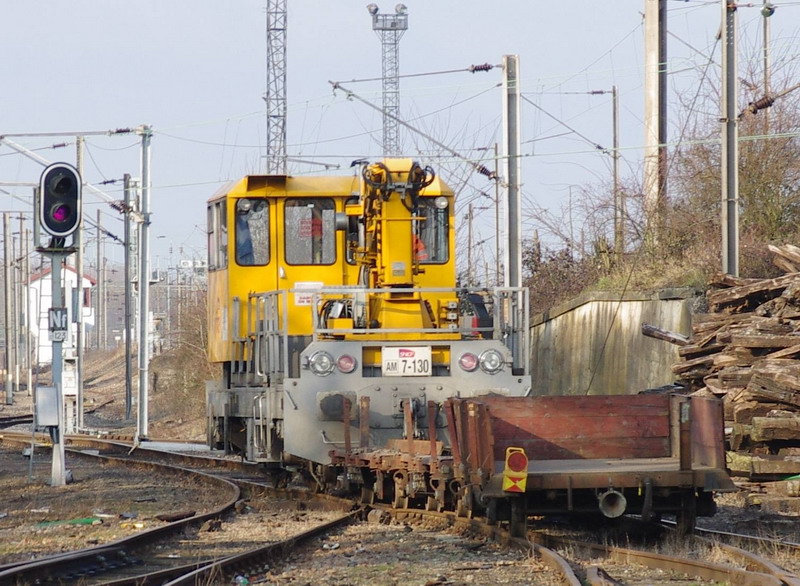 99 87 9 285 230-8 (2013-03-20 gare de Tergnier 02) DU 84 C AM 7.130 (18).jpg