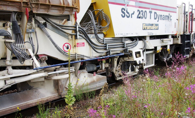 99 87 9 125 521-4 Type SSP 230 T Dynamic (2016-08-20 gare de Chaulnes) Eiffage-Pichenot Bouillé (8).jpg