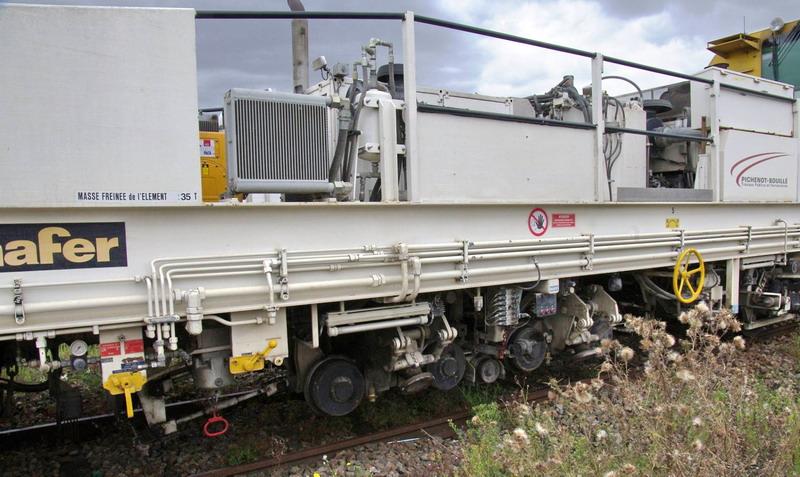 99 87 9 125 521-4 Type SSP 230 T Dynamic (2016-08-20 gare de Chaulnes) Eiffage-Pichenot Bouillé (33).jpg