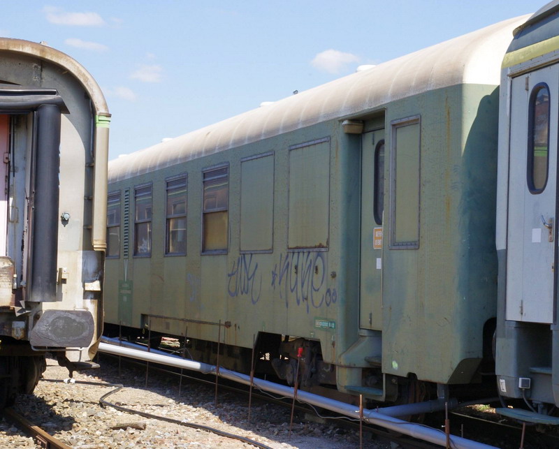 80 87 979 3 032-4 Uas H55 0 SNCF-RS (2013-05-05 Saint Quentin) (1).jpg