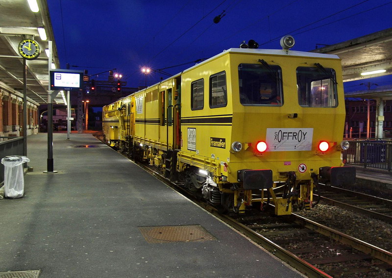 99 87 9 122 516-2 (2013-05-22 gare de Saint Quentin) 108-32U (1).jpg