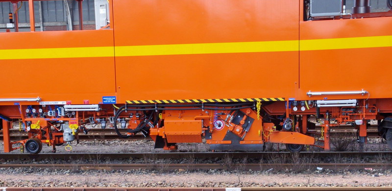99 87 9 121 529-1 - 109 FRP (2013-02-06 Saint Quentin) Colas Rail (19).jpg