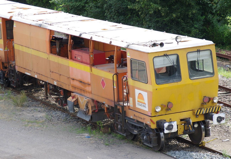 99 87 9 124 504-1 - 108-275 FRP (2013-08-12 gare de Saint Quentin) Colas Rail (7).jpg