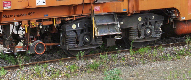 99 87 9 124 504-1 - 108-275 FRP (2013-08-12 gare de Saint Quentin) Colas Rail (13).jpg