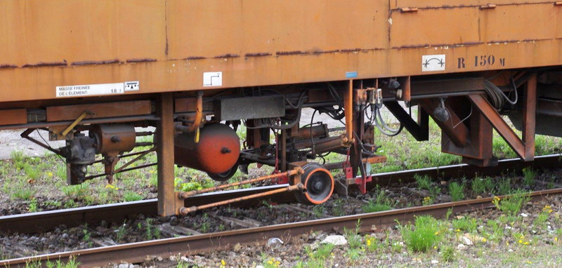 99 87 9 124 504-1 - 108-275 FRP (2013-08-12 gare de Saint Quentin) Colas Rail (24).jpg