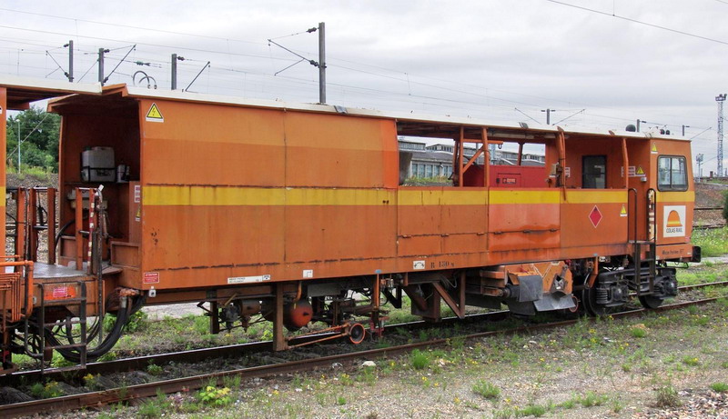 99 87 9 124 504-1 - 108-275 FRP (2013-08-12 gare de Saint Quentin) Colas Rail (23).jpg