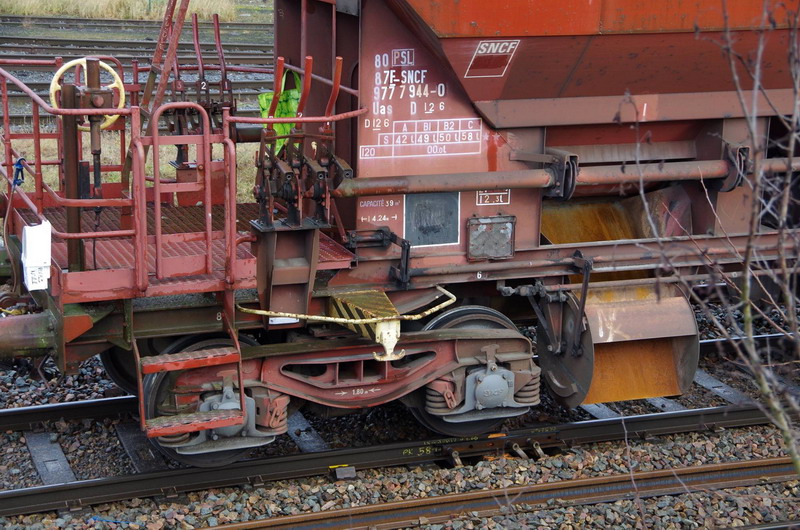 80 87 977 7 944-0 Uas D12 6 F SNCF-PSL (2017-01-10 Eppeville PN37 et 38) (2).jpg