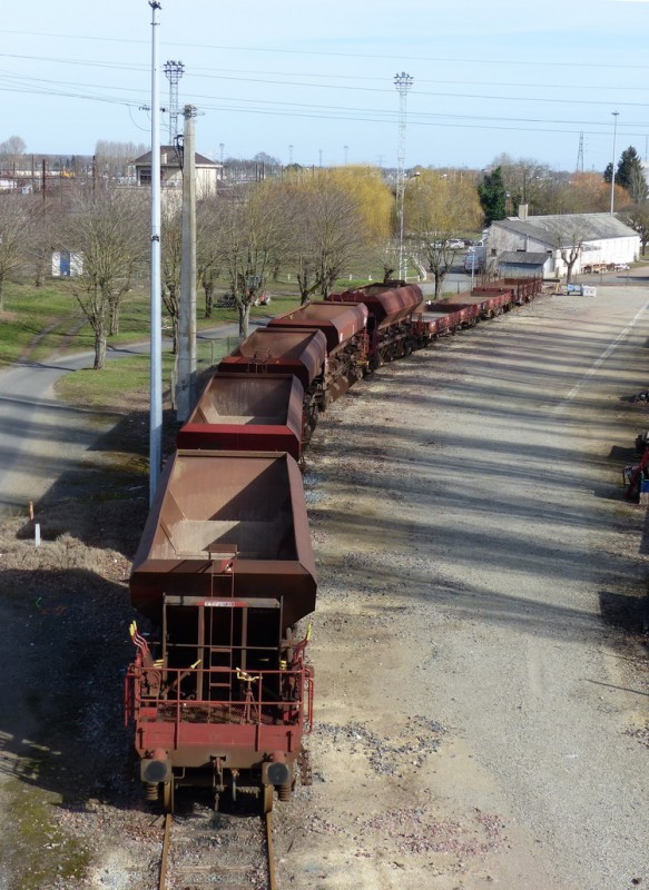 80 87 977 7 585-9 Uas D12 6 SNCF-PSL (2017-02-25 SPDC) (2).jpg