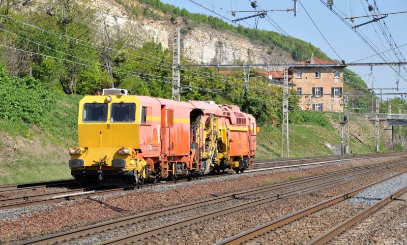 DSC_0019r forum - 384727 - bourreuse MATISA Colas Rail B66 UC  - Couzon.jpg