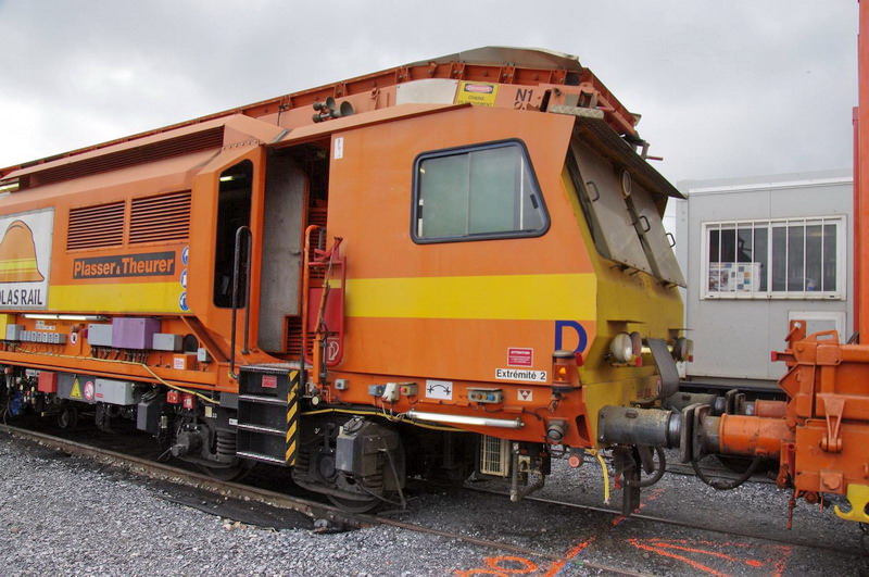 99 87 9 114 501-9 RM 900 HD 100 AHM (2013-06-12 Laon) Colas Rail (6).jpg