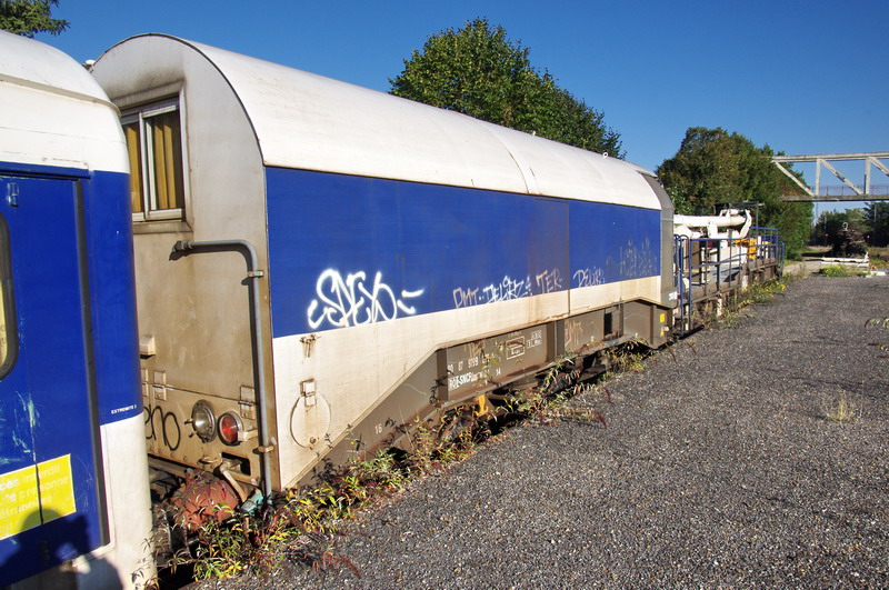 80 87 979 9 375-1 Uas W42 9 F SNCF-RO (2015-10-02 Tergnier) PF3 (18).jpg