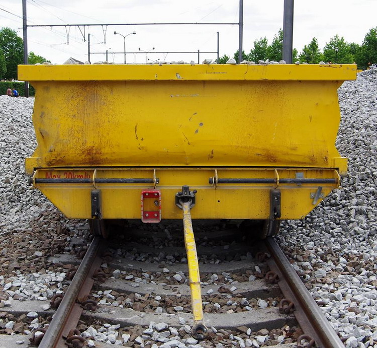 Lorry I&L Railtraillers (2017-06-07 gare de Menin) Witte-Vandecaeye (3).jpg