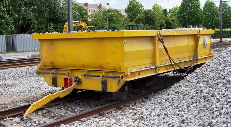 Lorry I&L Railtraillers (2017-06-07 gare de Menin) Witte-Vandecaeye (2).jpg